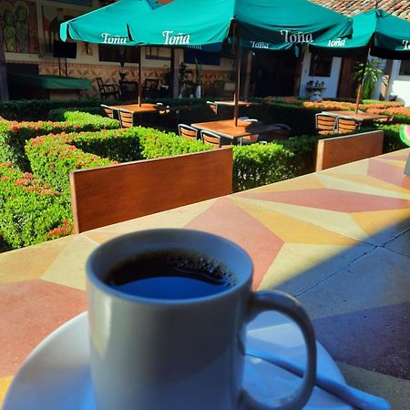 Hotel La Posada Del Doctor León Екстериор снимка