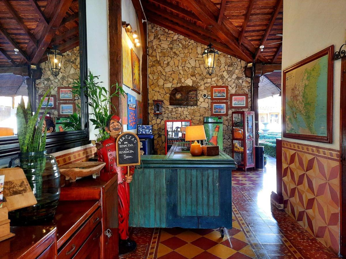 Hotel La Posada Del Doctor León Екстериор снимка