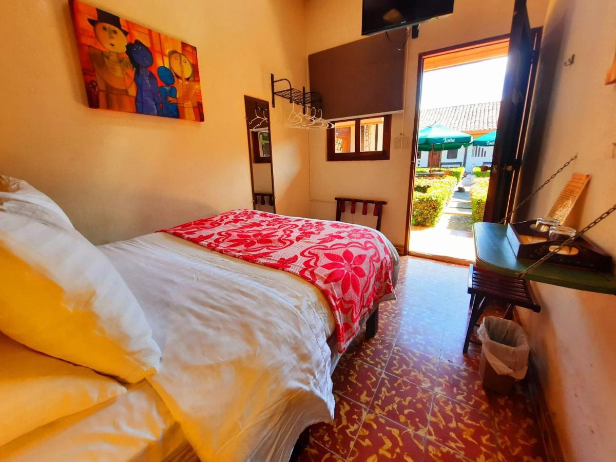 Hotel La Posada Del Doctor León Екстериор снимка